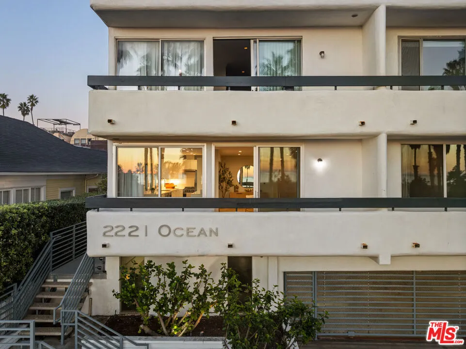 2221 Ocean Avenue 101, Santa Monica, California 90405 home-pic-19